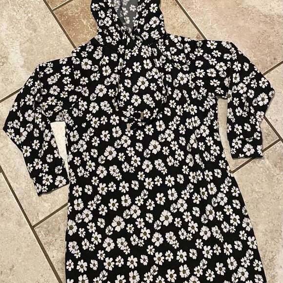 No boundaries black daisy hoodie dress - Picture 3 of 5